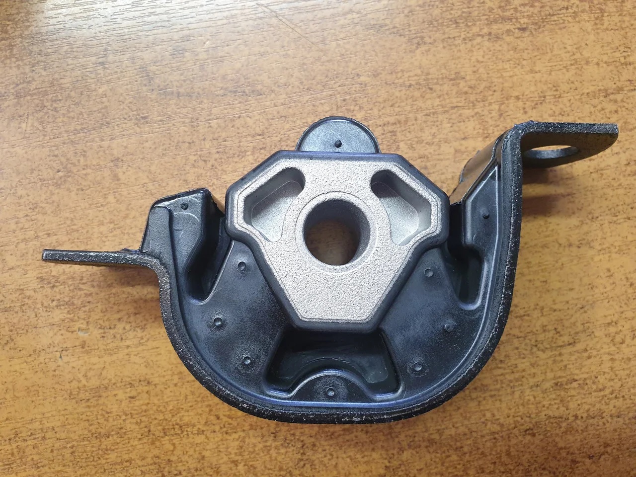 11180-1001033-10 Подушка КПП -Опора задняя Калина, Гранта