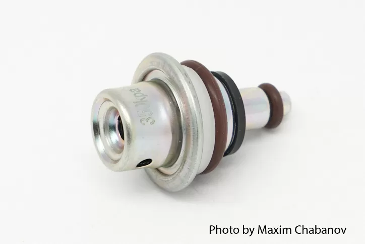 21800-1160010 Регулятор давления топлива Vesta 350 Мпа 1,8л