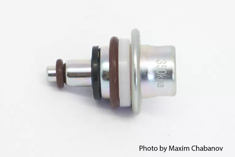 21800-1160010 Регулятор давления топлива Vesta 350 Мпа 1,8л