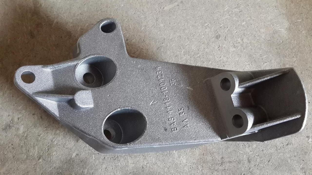 11180-1001231 Кронштейн опоры ДВС левый